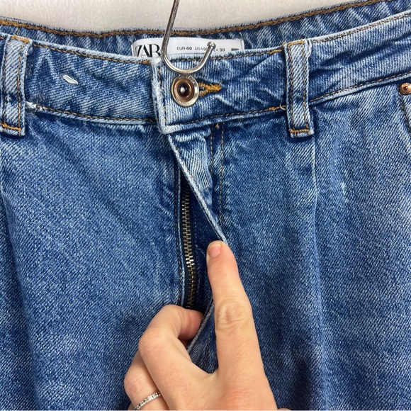 Zara High Rise Pleated Slouchy Barrel Balloon Leg Jeans Distressed Size 8 - Picture 6 of 8